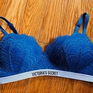 [SOLD ] Victoria’s Secret Blue Logo & Lace Lightly Lined Wireless Bra 38D